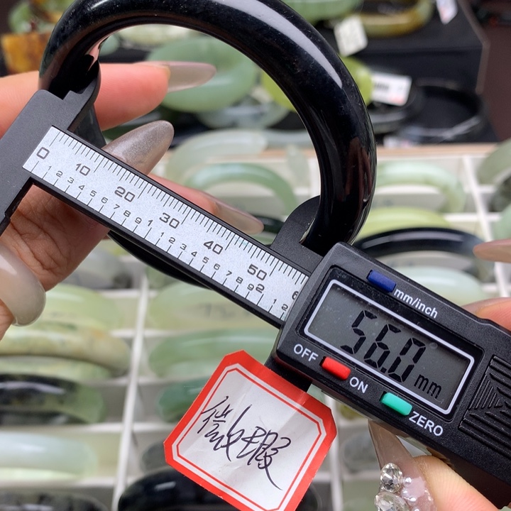 蛇纹石玉未镶嵌手镯750