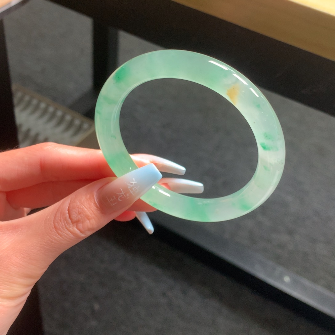 石英质玉手镯未镶嵌心*