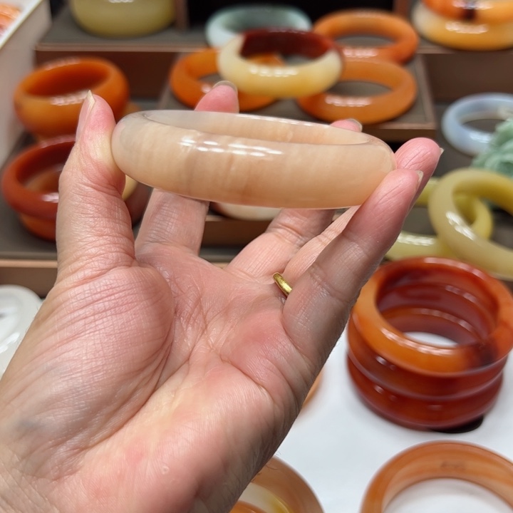 石英质玉（黄龙玉）未镶嵌手镯醒*