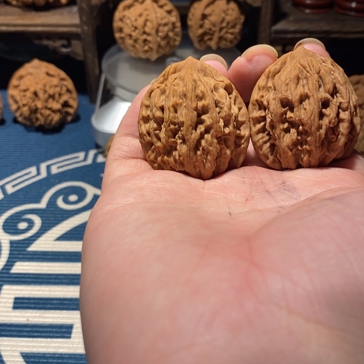 尛***糖文玩核桃吊坠核桃