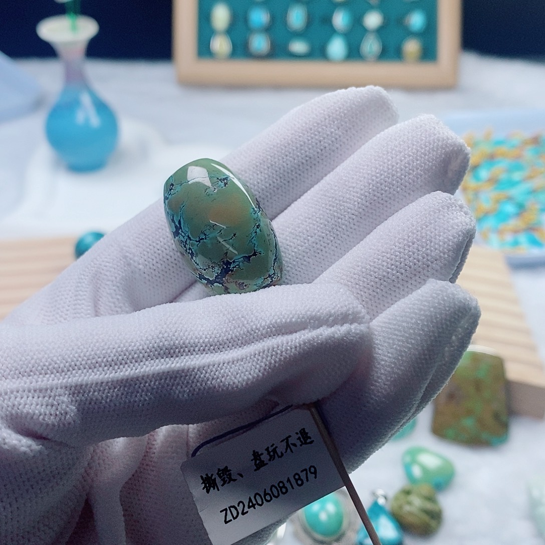 绿松石未镶嵌颈饰