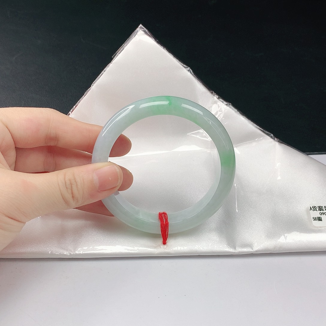 翡翠手镯未镶嵌翡翠057