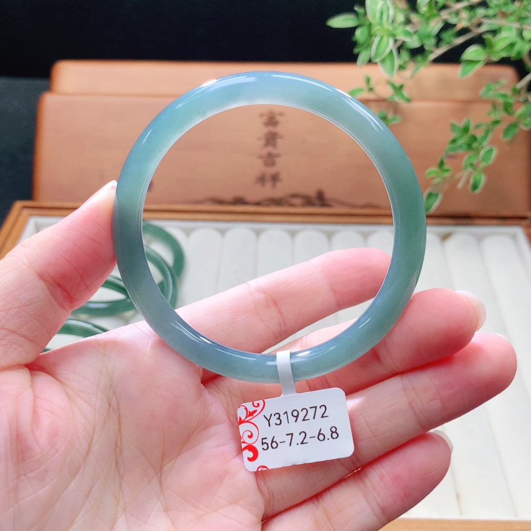 未镶嵌手镯（圆镯）翡翠