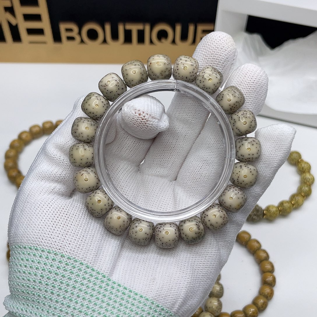 吊坠星月菩提18。11.5/10.5奶奶灰黄金瞳