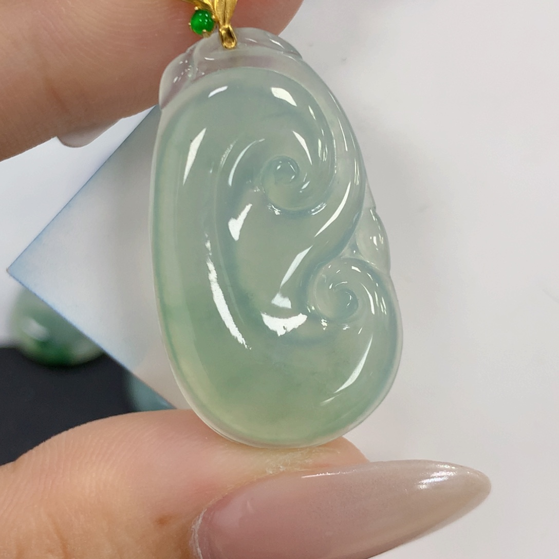 颈饰18K金镶嵌翡翠