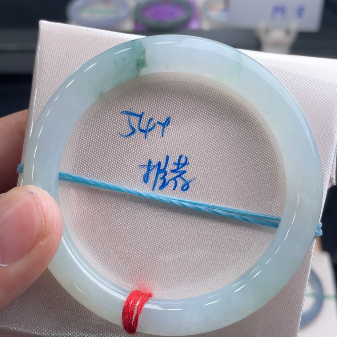 翡翠手镯未镶嵌翡翠手镯