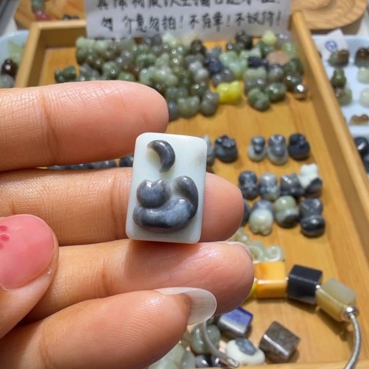 锦***鲤和田玉未镶嵌珠宝奇石