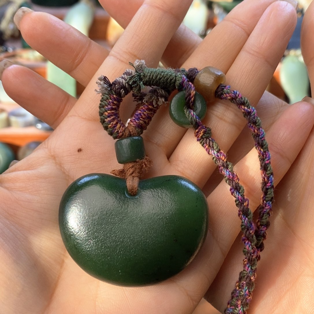 和田玉颈饰未镶嵌最****人