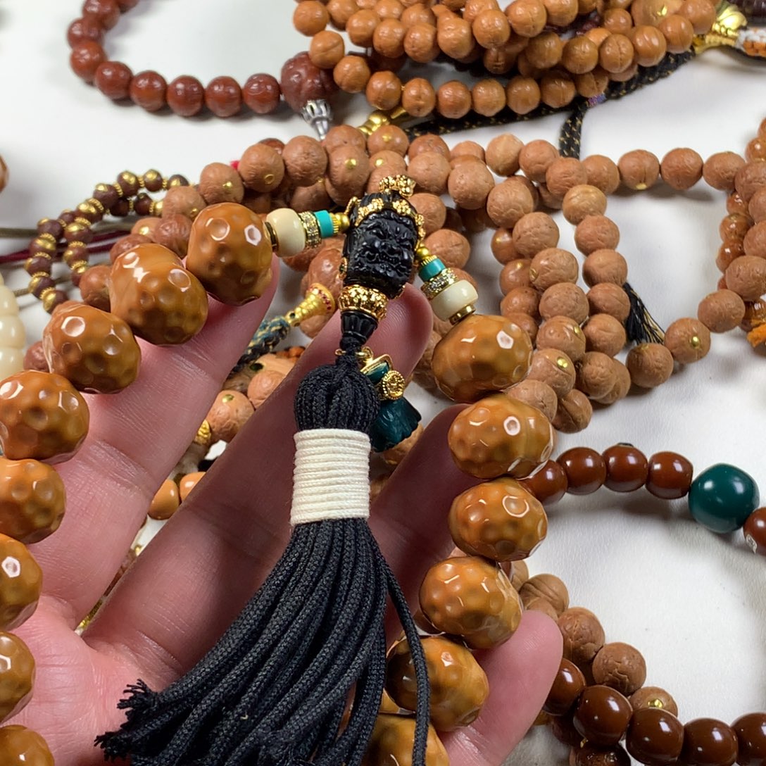 笑*** 吊坠猴头核桃。。。。。。。。。。。