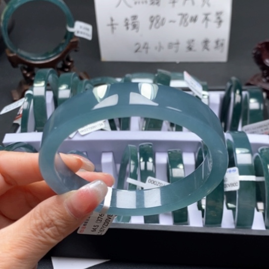 翡翠手镯未镶嵌65尺寸