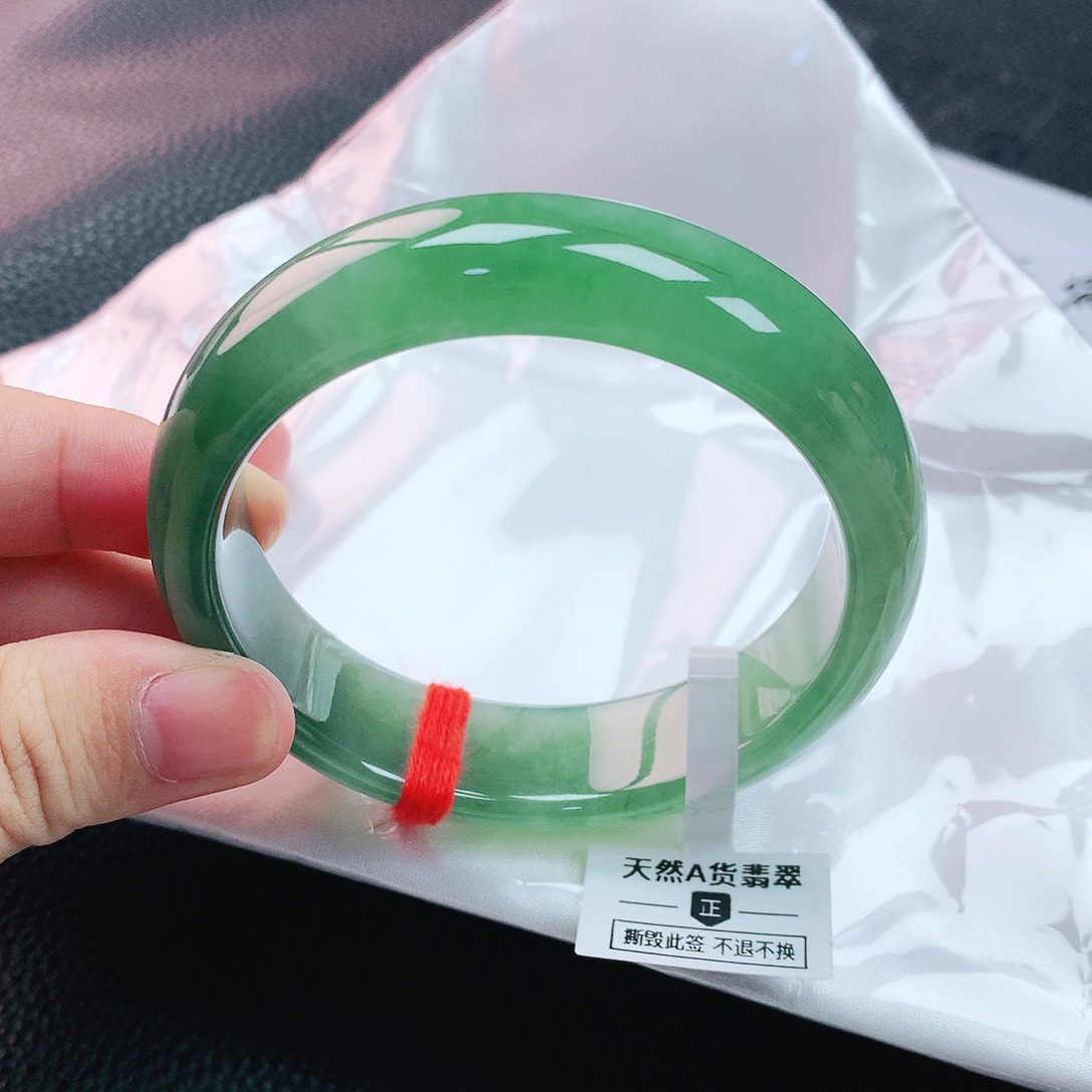 翡翠手镯未镶嵌58轮胎
