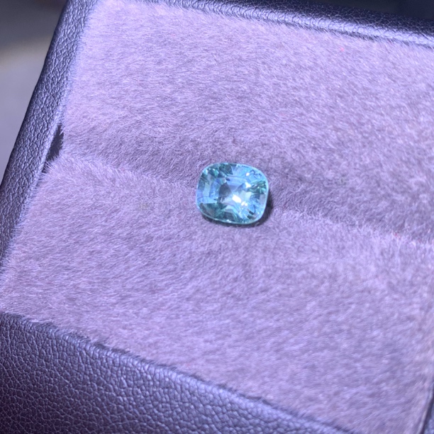 天然精品蒂芙尼绿碧玺裸石，全净玻璃体6.1*7.3*5.1mm1.57克拉