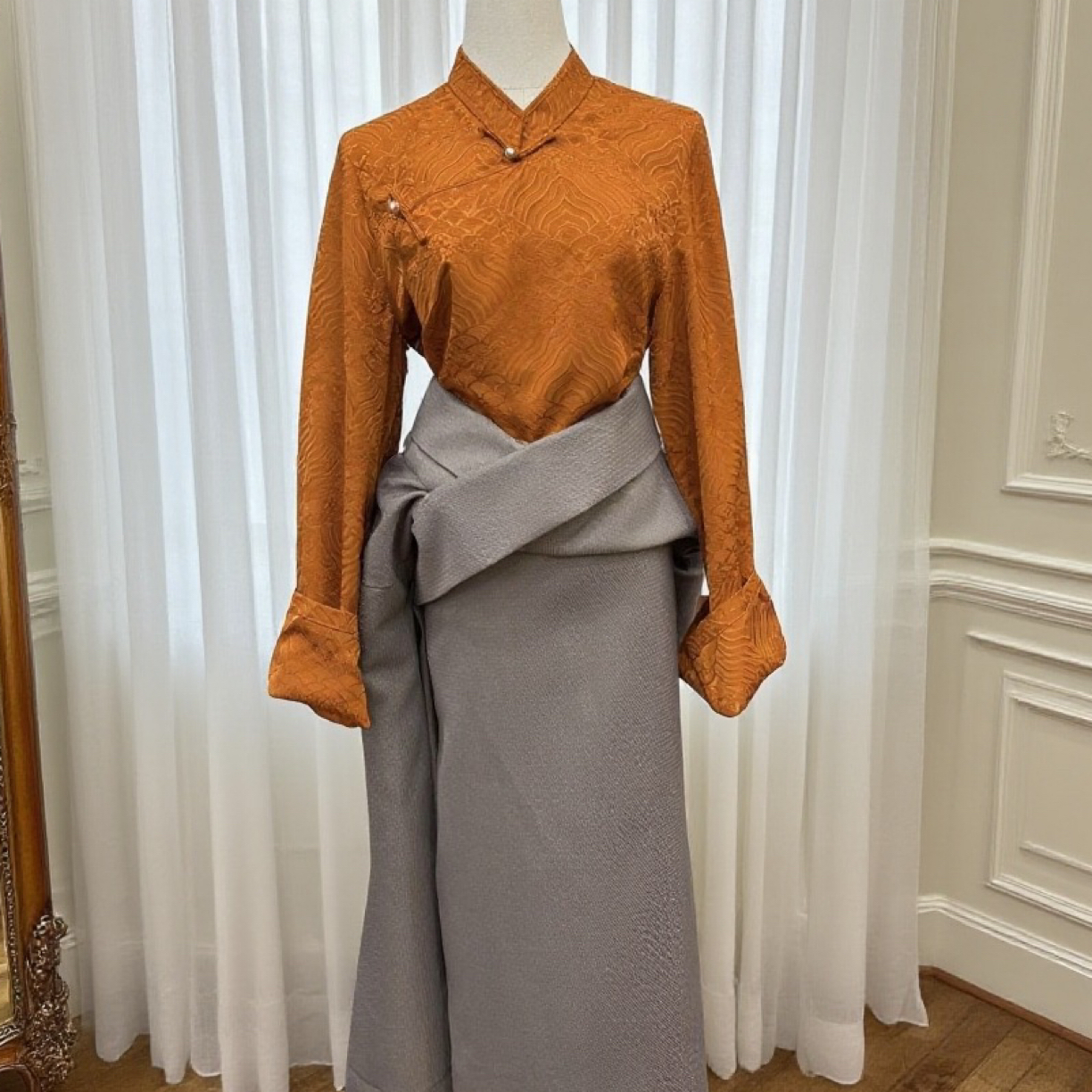 无品牌25 年女士藏袍套装