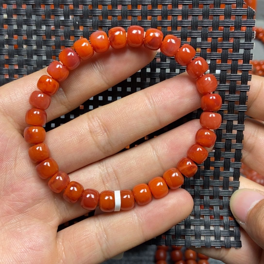 南红玛瑙手串未镶嵌在*7+’mm