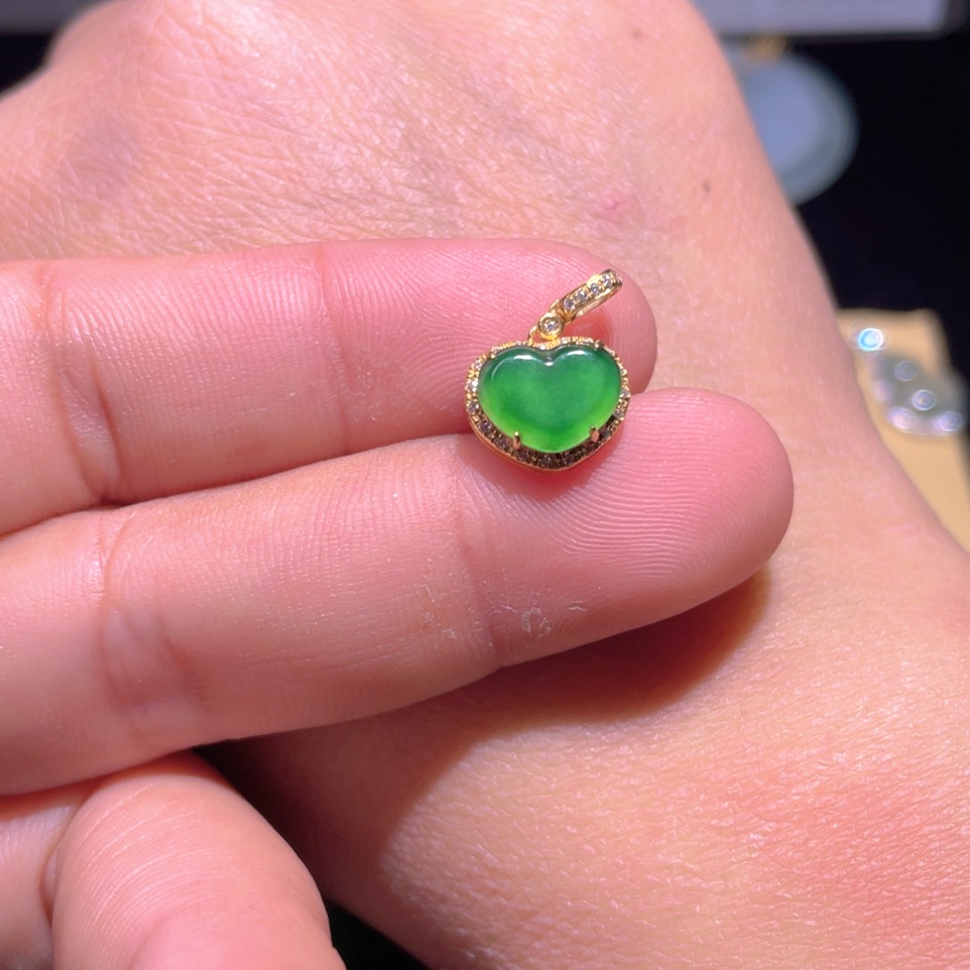 翡翠颈饰18K金镶嵌翡翠