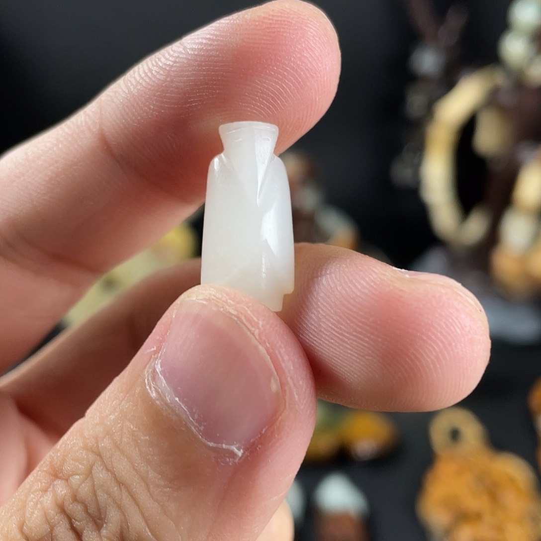 和田玉未镶嵌颈饰风****方