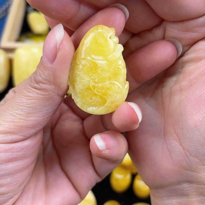 琥珀裸石未镶嵌琥珀