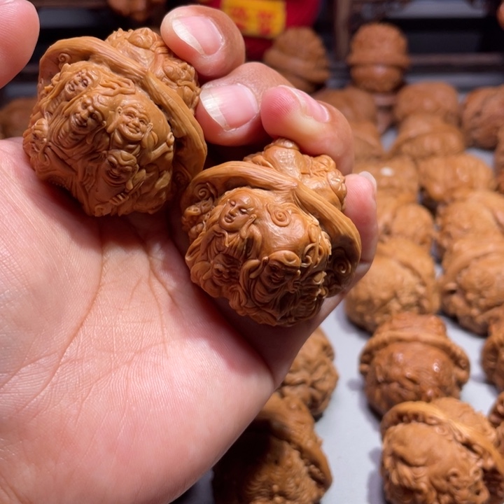 古**原蛤蟆头雕刻的十八罗汉