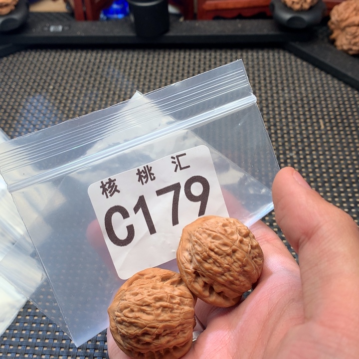 文玩核桃吊坠招财公子