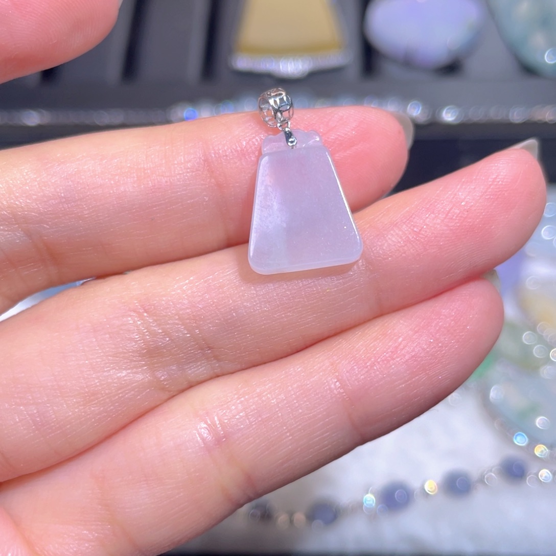 翡翠18K金镶嵌颈饰翡翠