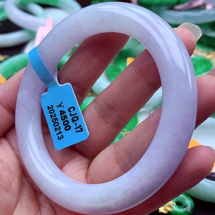 翡翠手镯未镶嵌翡翠