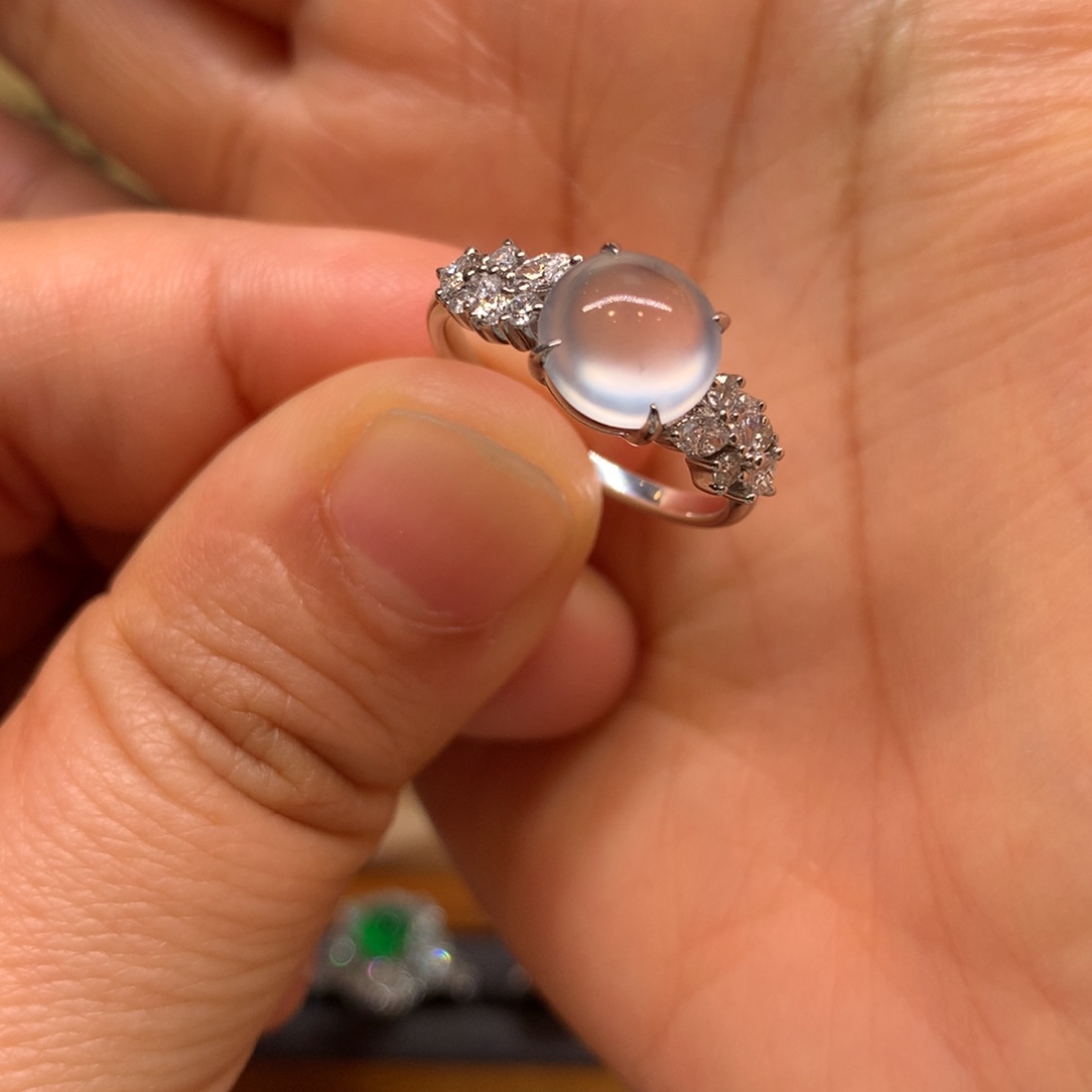 翡翠戒指18K金镶嵌戒指