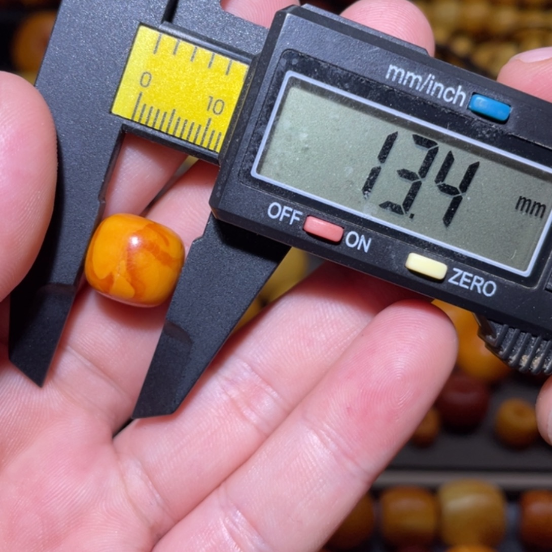 琥珀未镶嵌裸石墩子