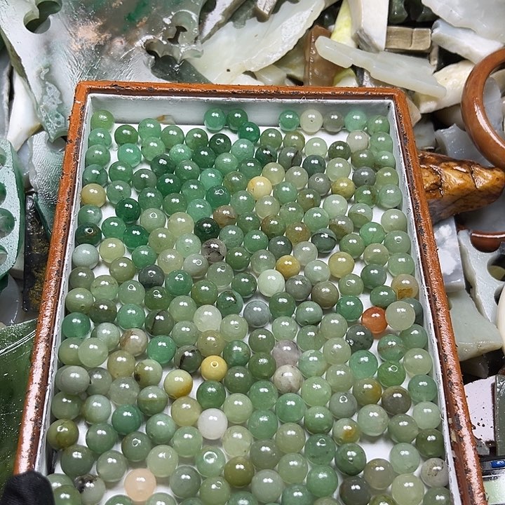 和田玉9K金镶嵌珠宝奇石子****奶