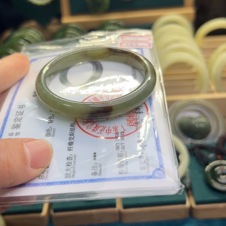 和田玉手镯未镶嵌56.9圈围10219