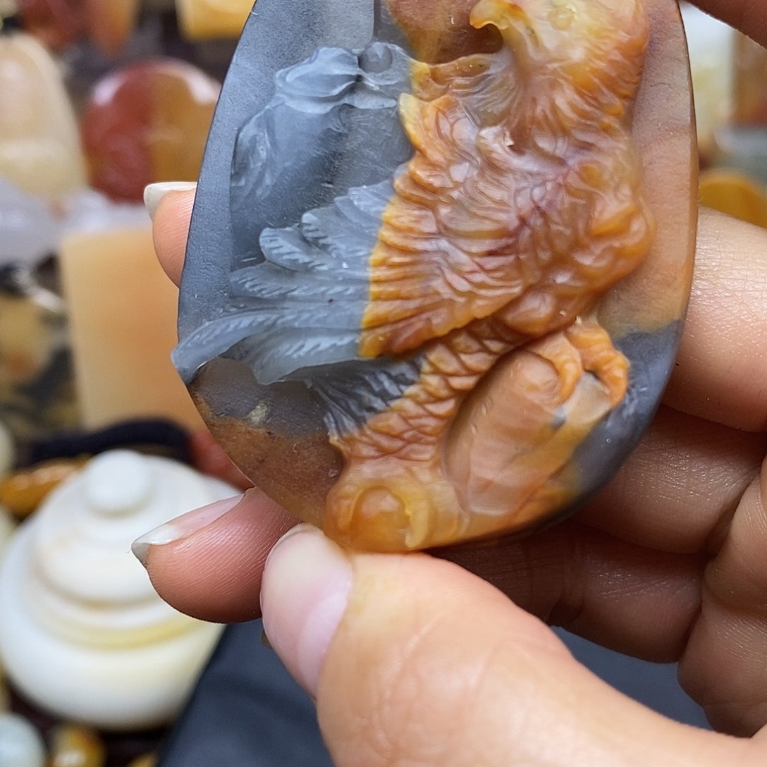 石英质玉（黄龙玉）颈饰未镶嵌