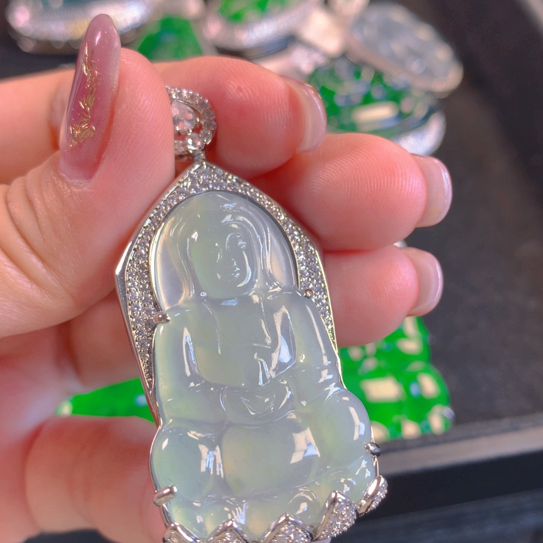 翡翠颈饰未镶嵌翡翠