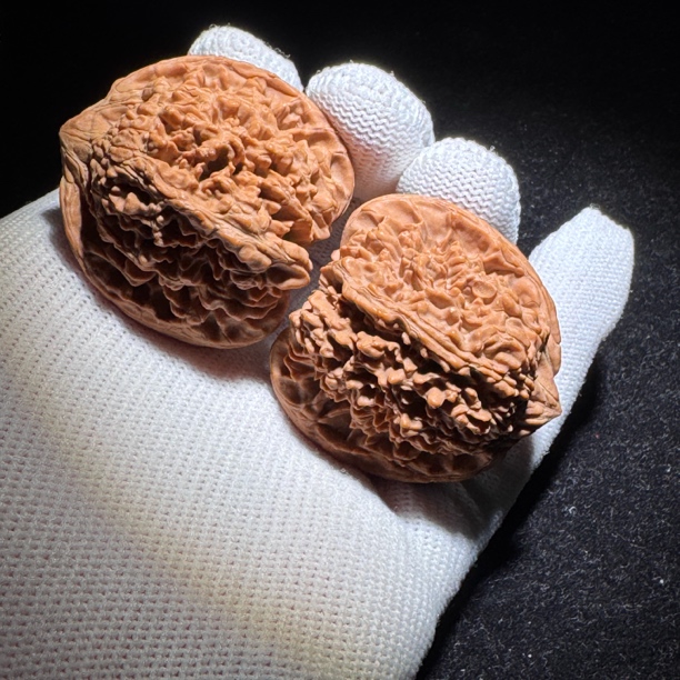300全品白茬满天星狮子头文玩核桃红皮山地 尺寸:边39肚36高39
