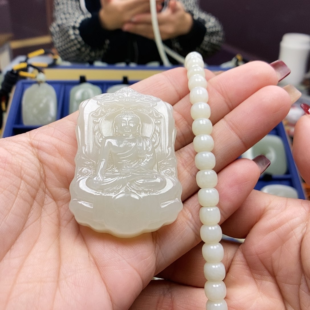 和田玉颈饰未镶嵌专****毒