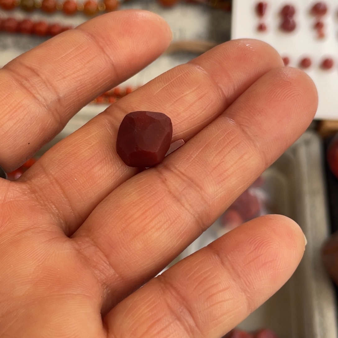 南红玛瑙未镶嵌颈饰