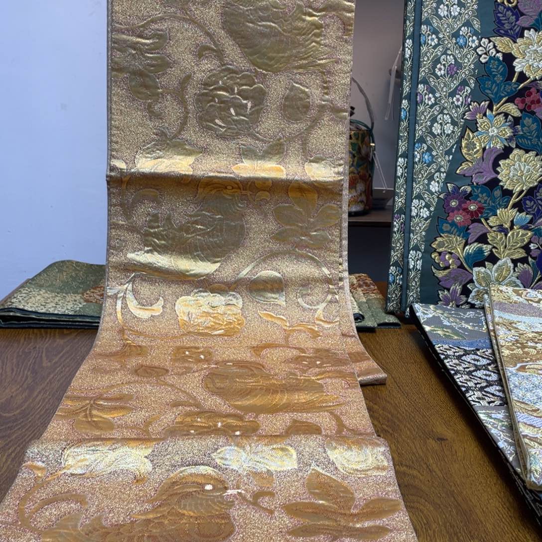 织绣织锦缎，织锦缎