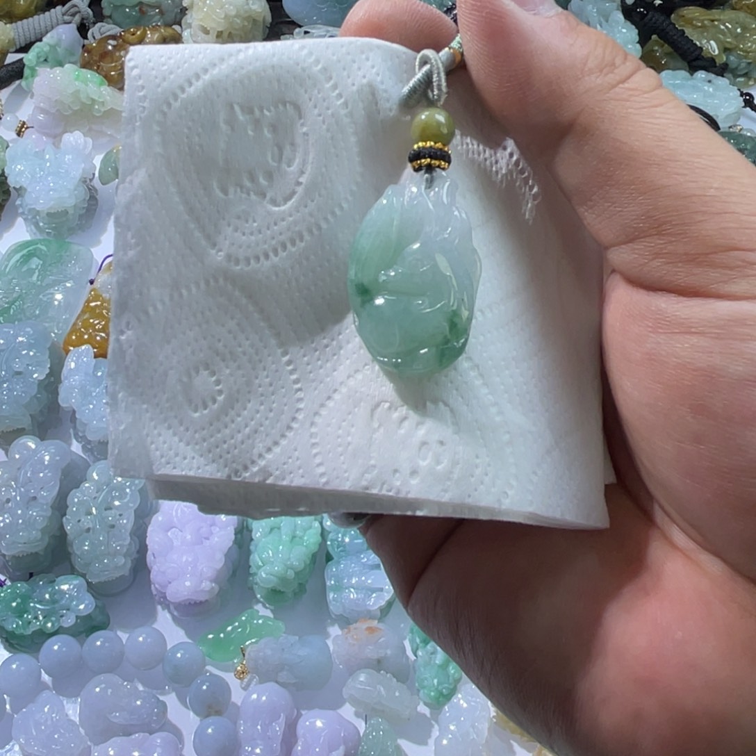 翡翠颈饰未镶嵌天然