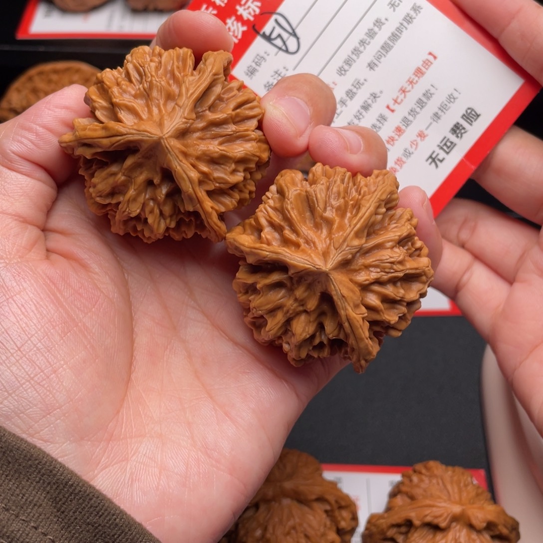 大***利文玩核桃把件三棱48克重55