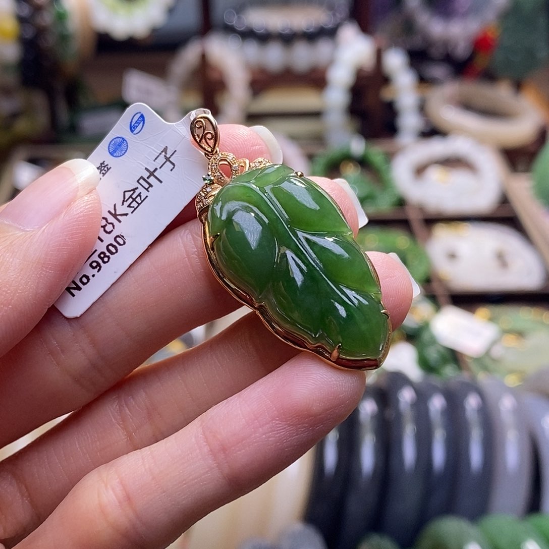 颈饰未镶嵌和田玉碧玉金镶叶子吊坠