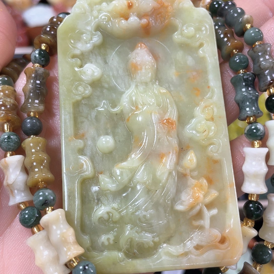 蛇纹石玉颈饰未镶嵌