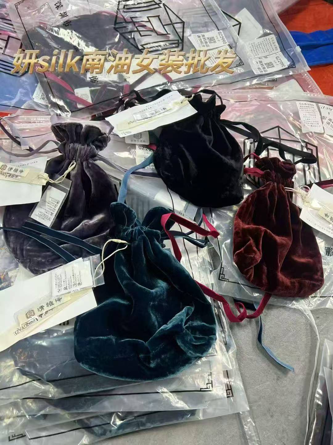 小众设计师真丝丝绒小挎包零钱包手机包装饰包
