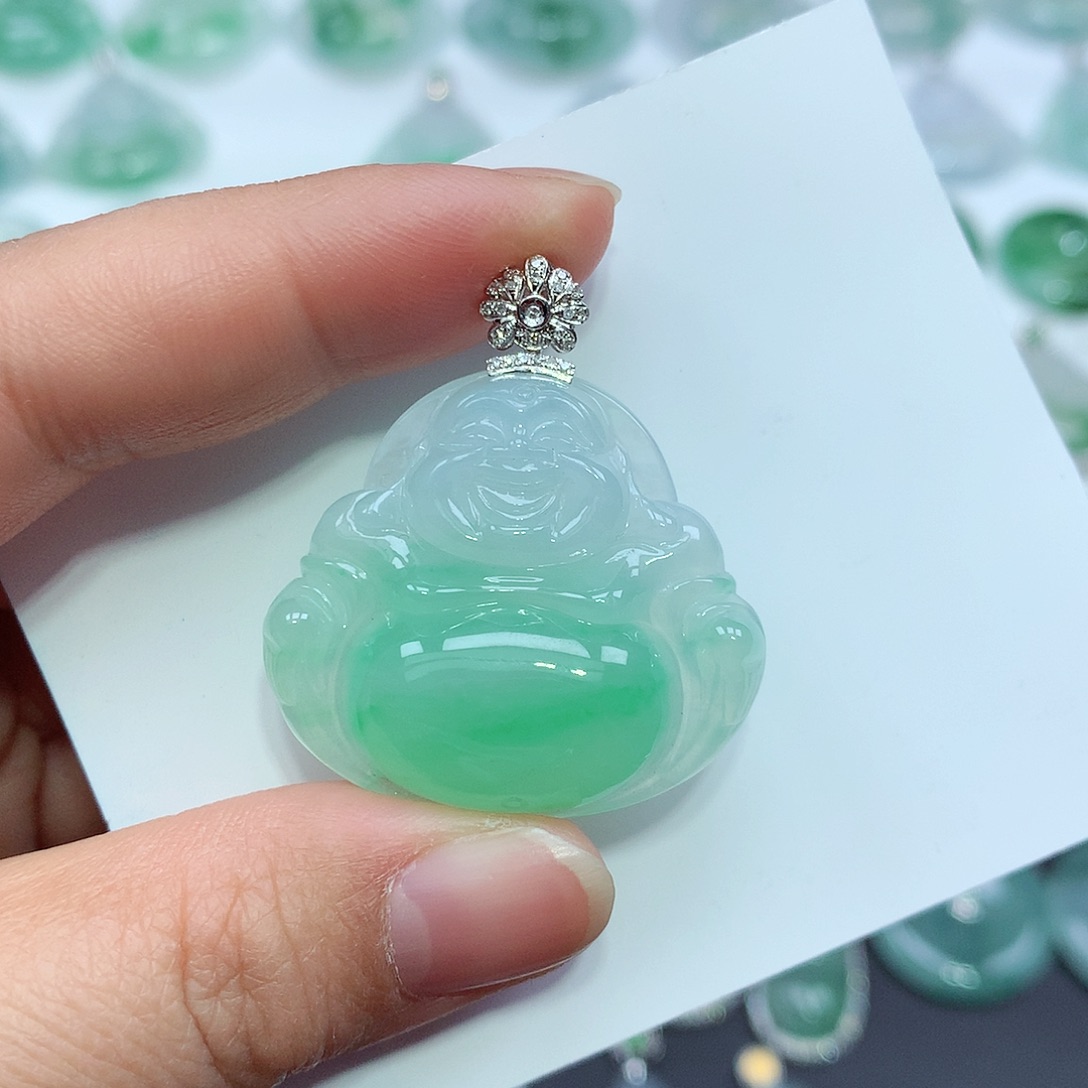 翡翠颈饰18K金镶嵌佛