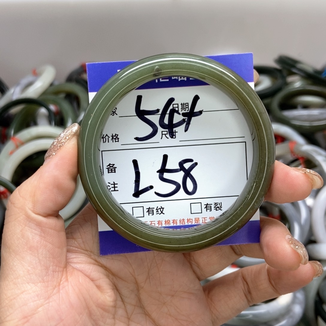 岫玉手镯手镯未镶嵌