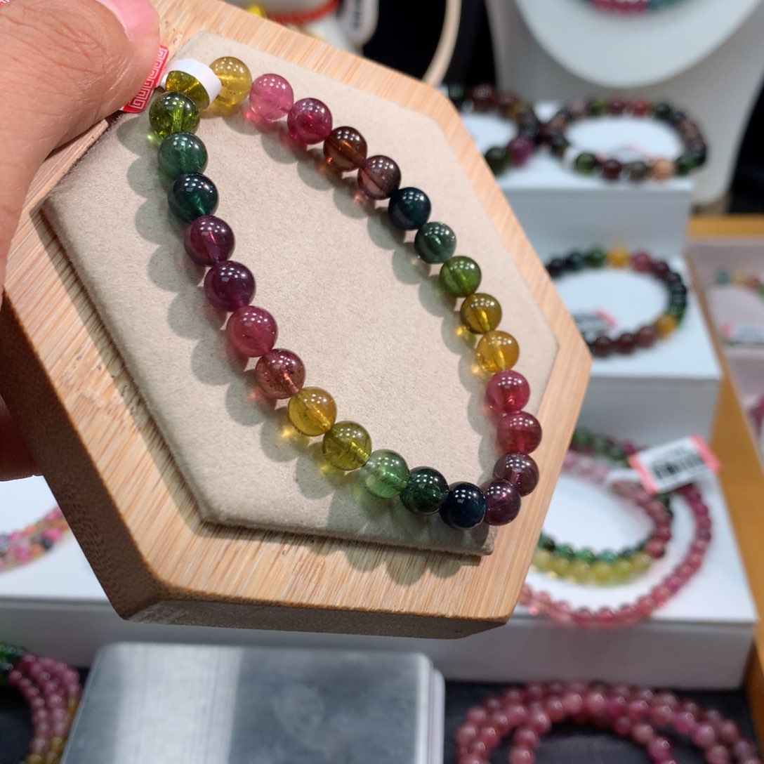 碧玺手链未镶嵌     7mm。    