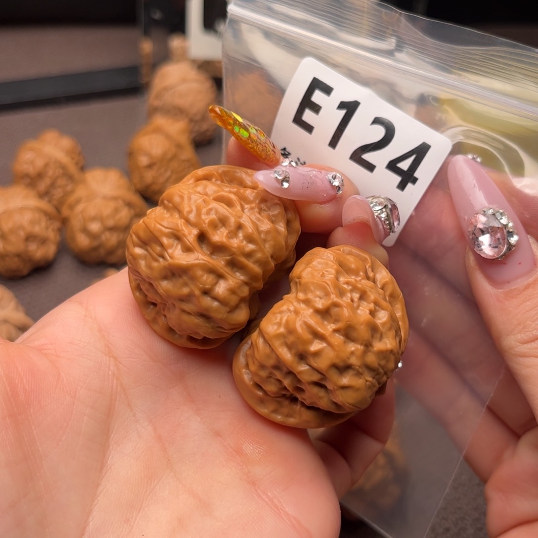 文玩核桃把件高30边40