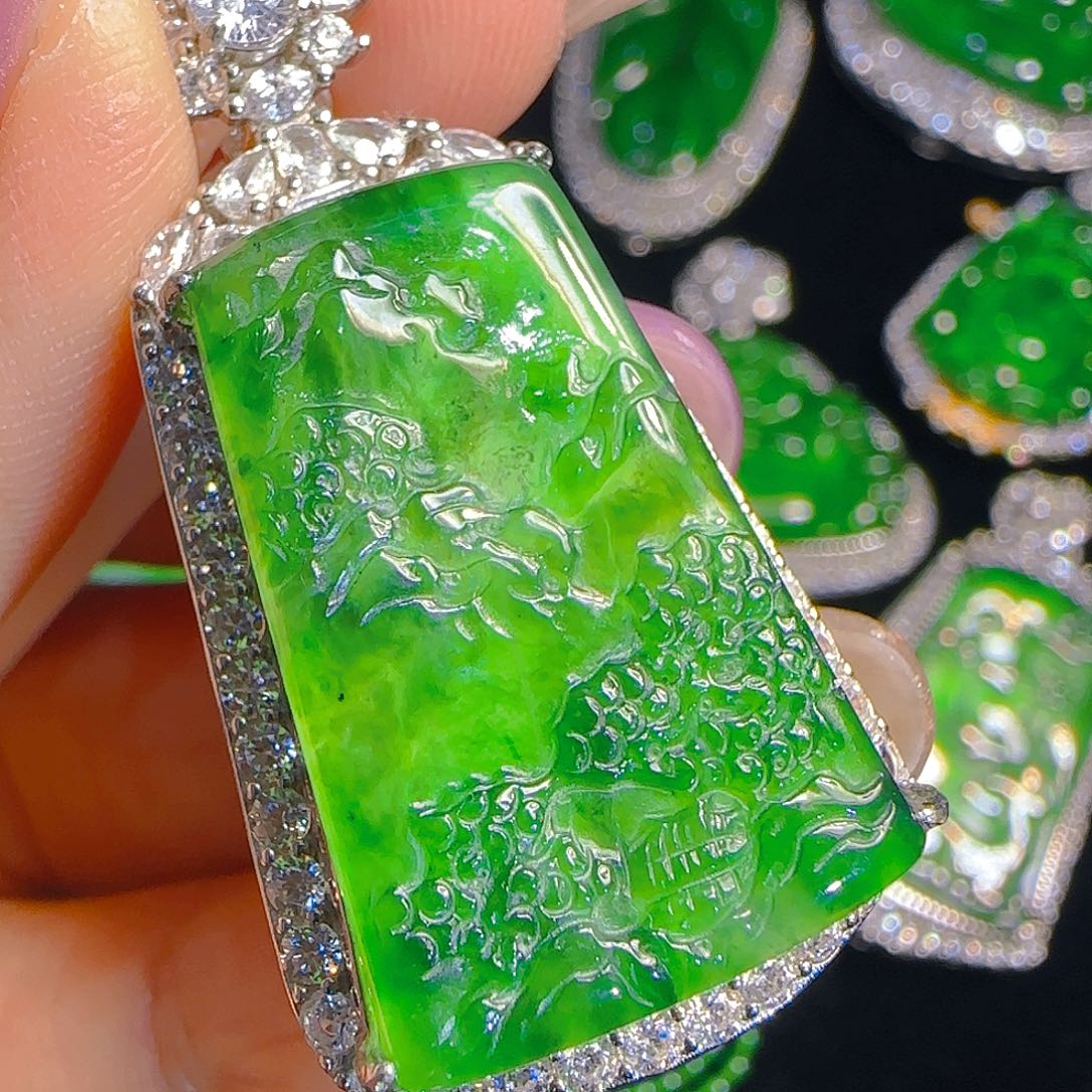 翡翠吊坠(赠链)银S925镶嵌