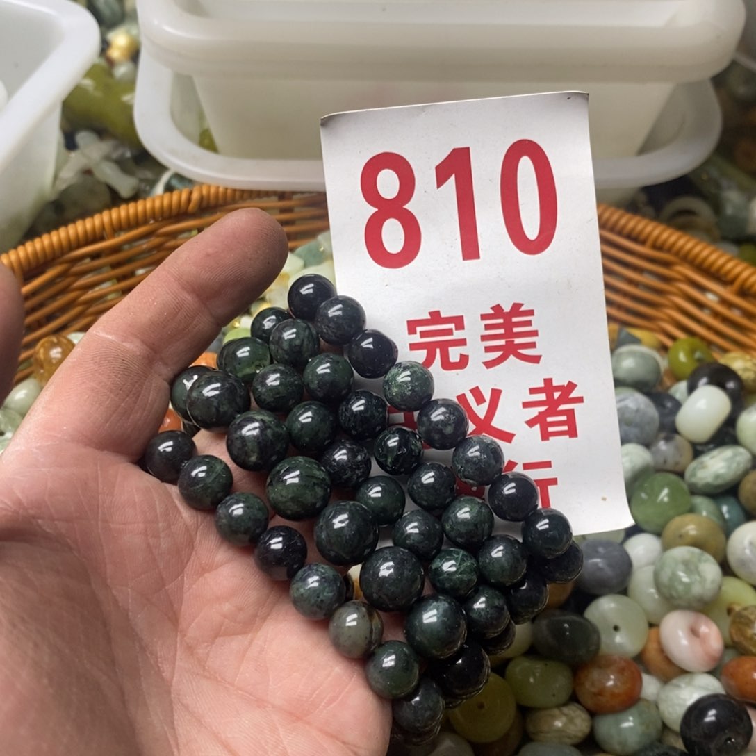 蛇纹石玉挂坠未镶嵌