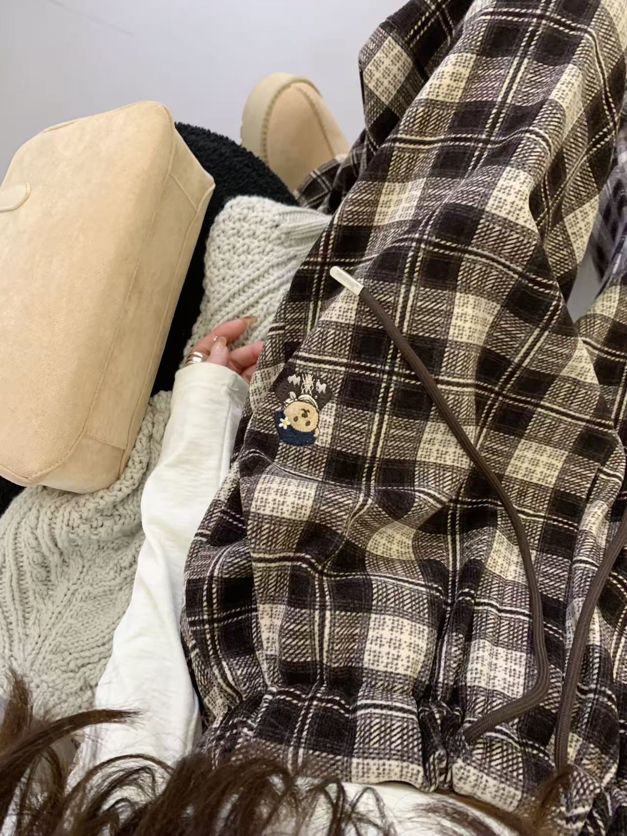 小雅姐姐  小熊格子韩系加绒刺绣撞色慵懒风直筒休闲裤KG44