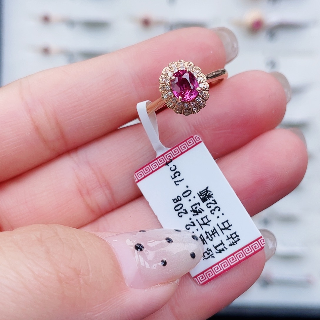 18K金镶嵌红宝石吊坠(不含链)