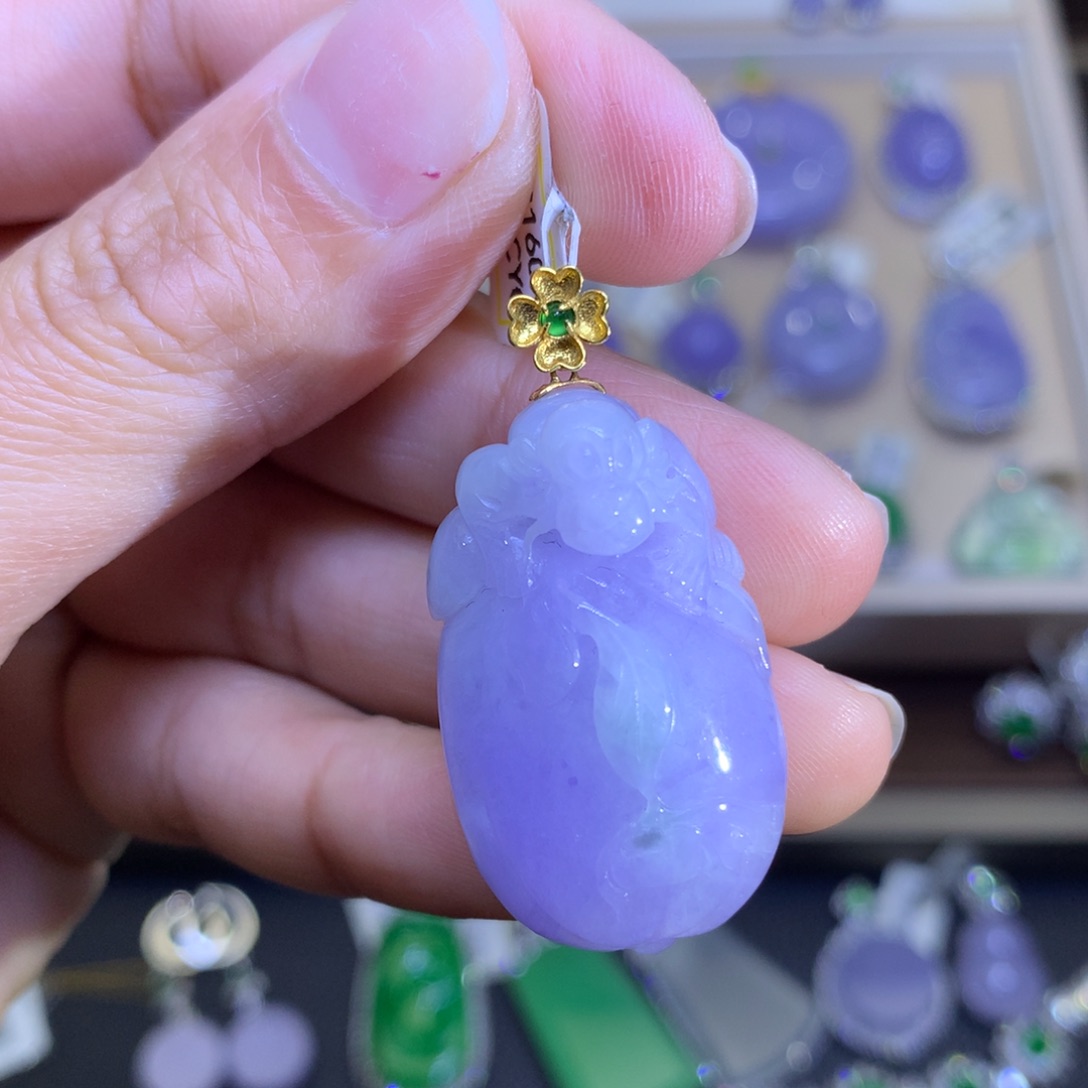 翡翠颈饰18K金镶嵌翡翠