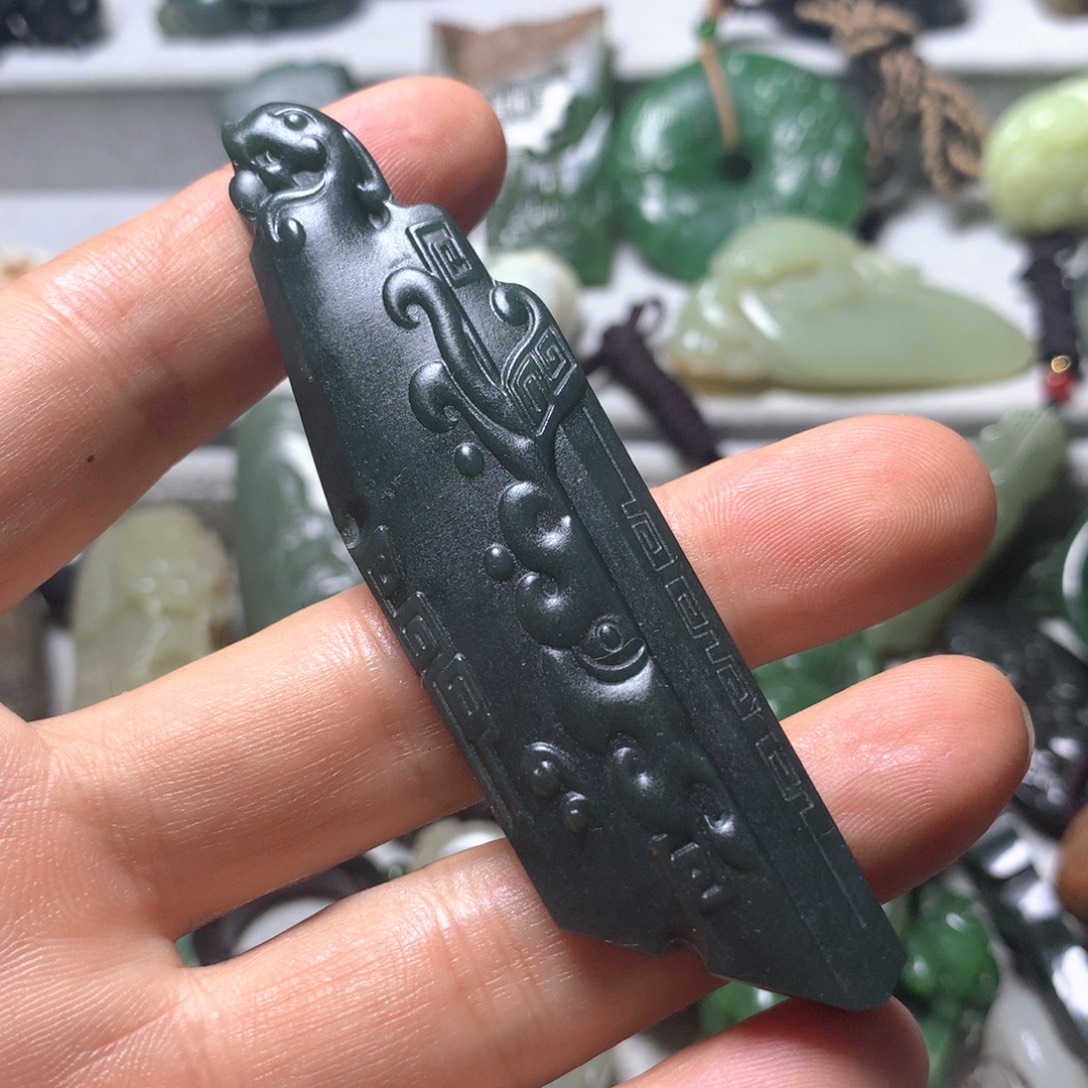 和田玉未镶嵌颈饰